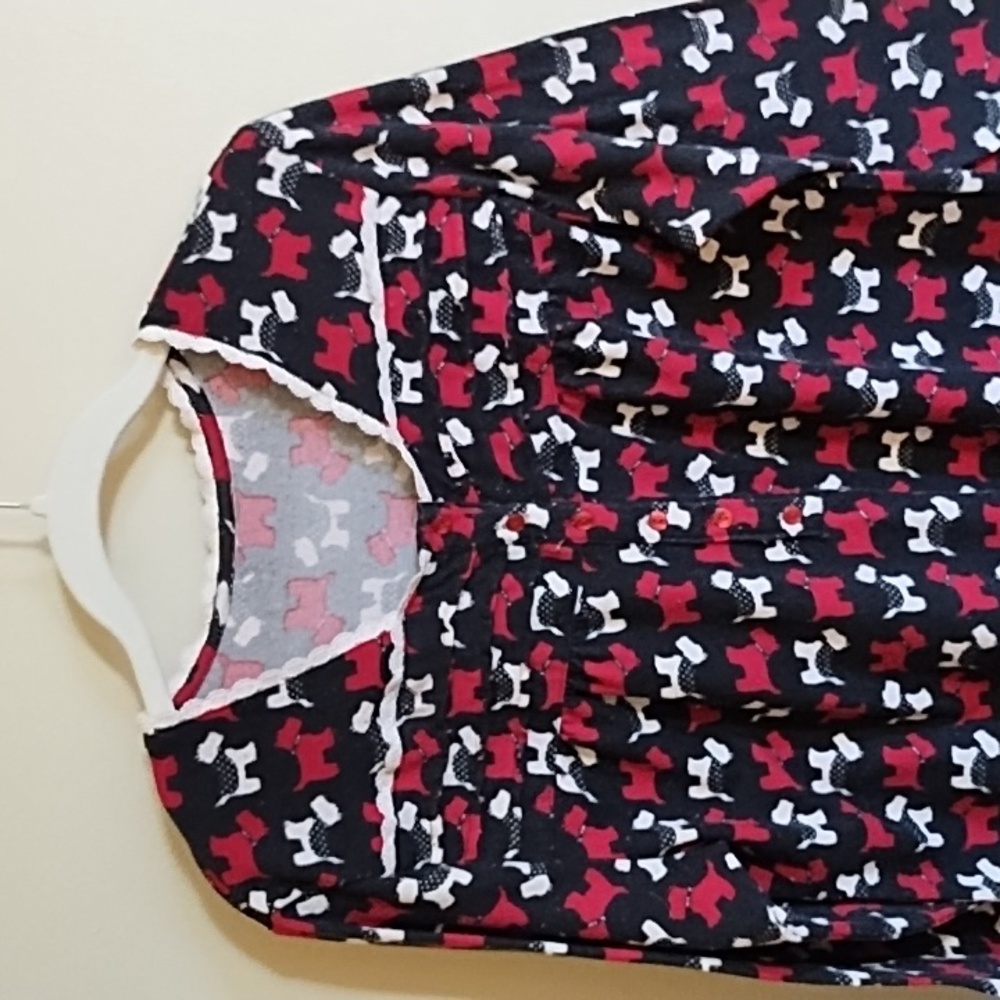 LOVELY SCOTTIE NIGHTOWN, SOFT FLANNEL, EYELET TRIM - Picture 2 of 7